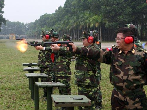 Chụp tai chống ồn trong quân đội